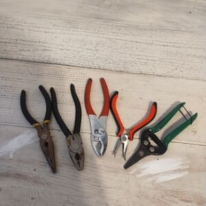 Assorted Men's Grooming Tools - Multi-Color Hand Pliers Set